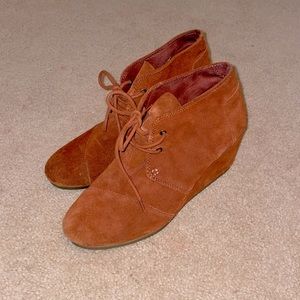 Tom’s Suede Wedge Booties | Great Condition